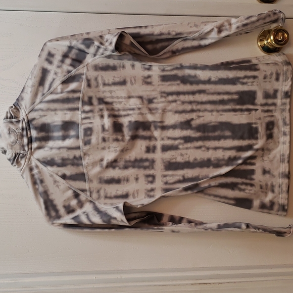 Under Armour Coldgear ladies pull over. Size Small - Picture 3 of 3